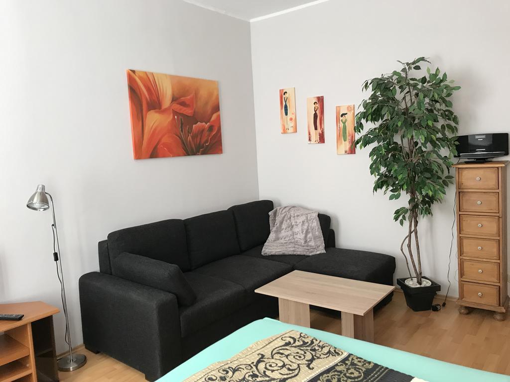 Ferienwohnung Residenz: Spacious Apartments for Groups up to 6 Dresden Exterior photo