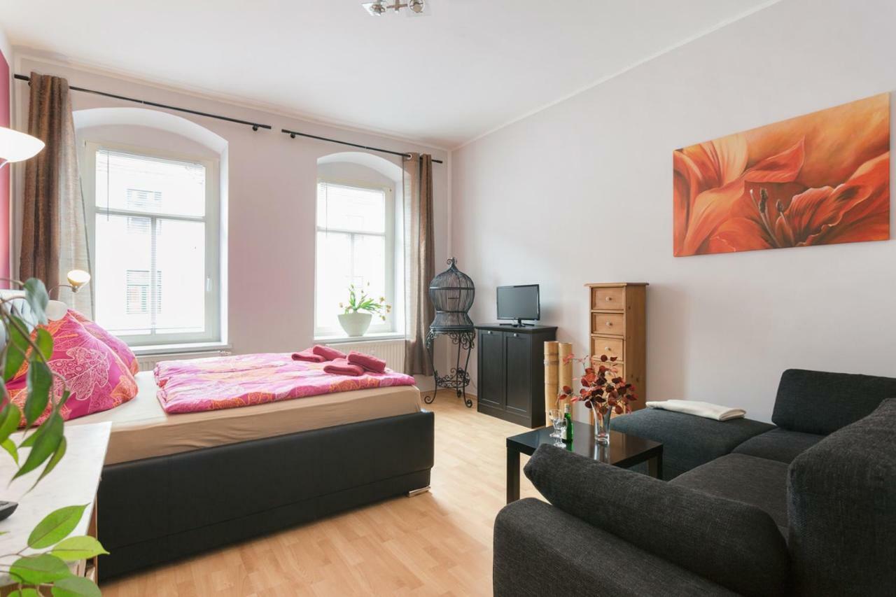 Ferienwohnung Residenz: Spacious Apartments for Groups up to 6 Dresden Exterior photo